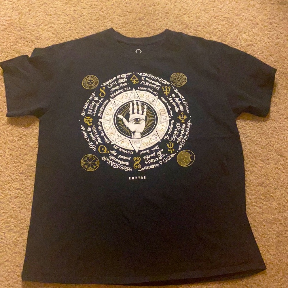 Graphic tee